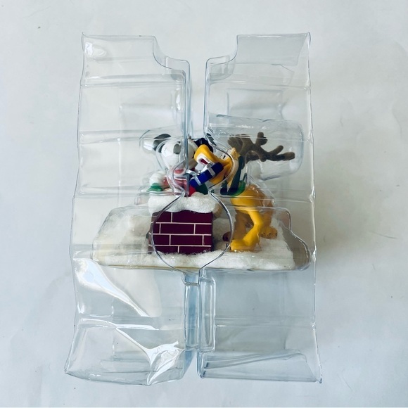 Hallmark Keepsake Christmas Tree Ornament Santa’s Helpers Mickey And Pluto 2005 - Picture 6 of 6